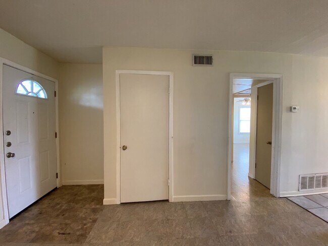 Building Photo - 5917 Kimbrough Dr