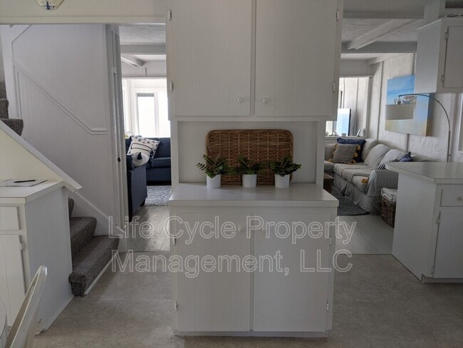 Building Photo - 2421 Lakefront Dr