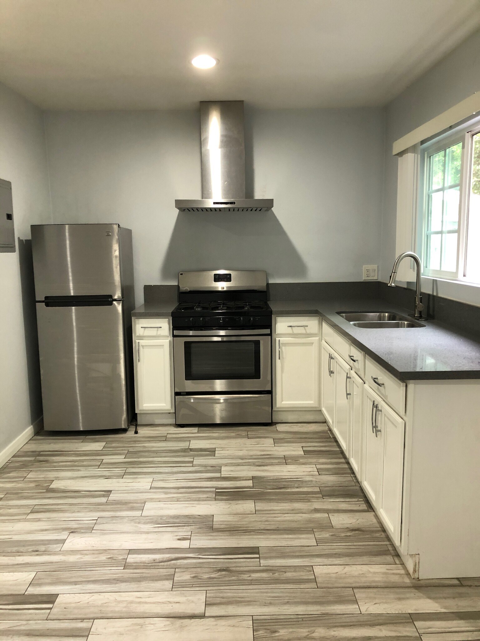 Building Photo - 4831 Alcove Ave