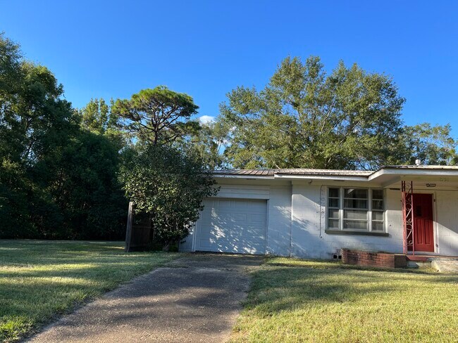 Building Photo - 2750 Gill Rd