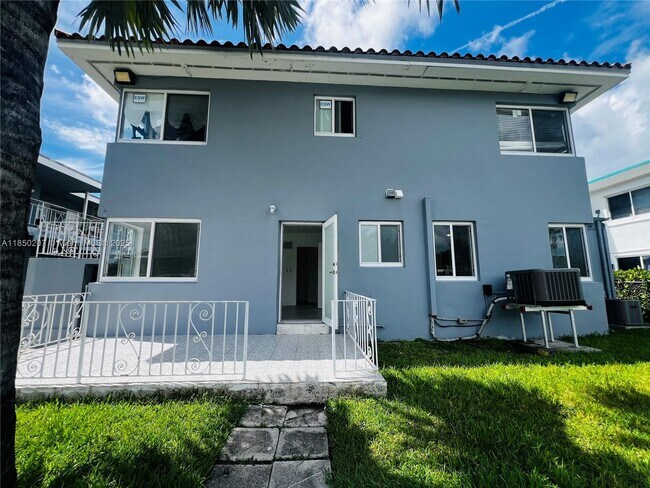 Building Photo - 2045 Calais Dr