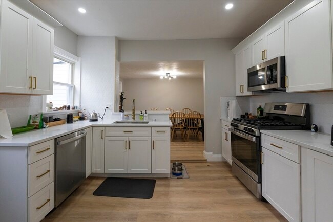 Building Photo - 36 Sargent Ave