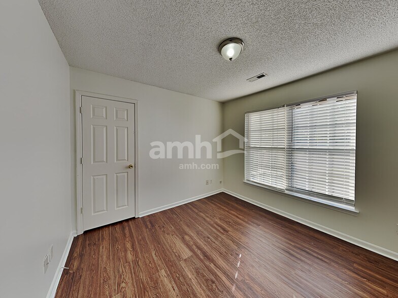 Building Photo - 949 Milkwood Ln