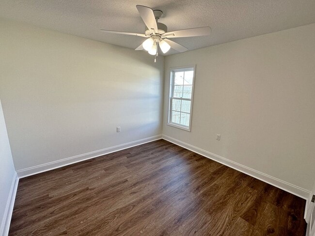 Building Photo - Stunning 4-Bedroom Home with Open Floor Plan & Fenced Backyard!