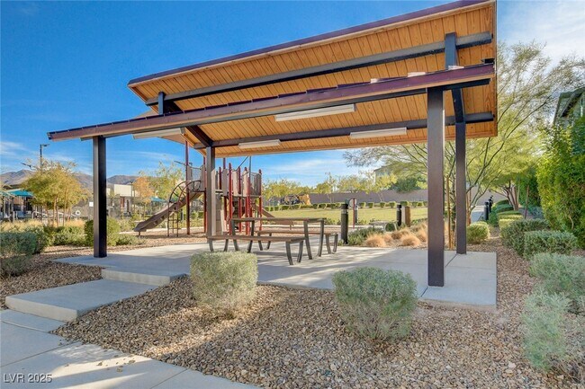 Building Photo - 3209 Vittoria Ave