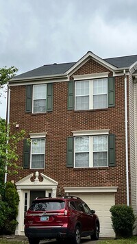 Building Photo - 2541 Thorncroft Pl
