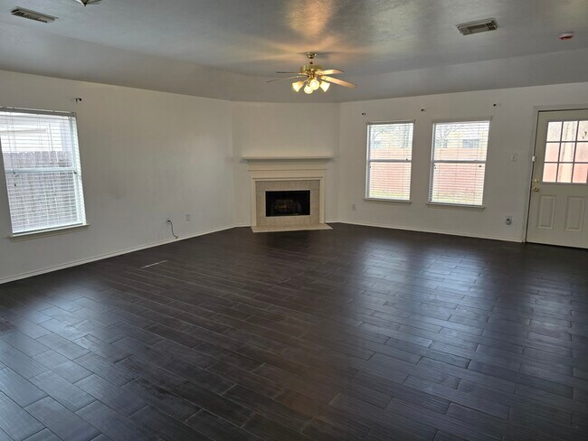 Building Photo - 2910 Plum Lake Dr