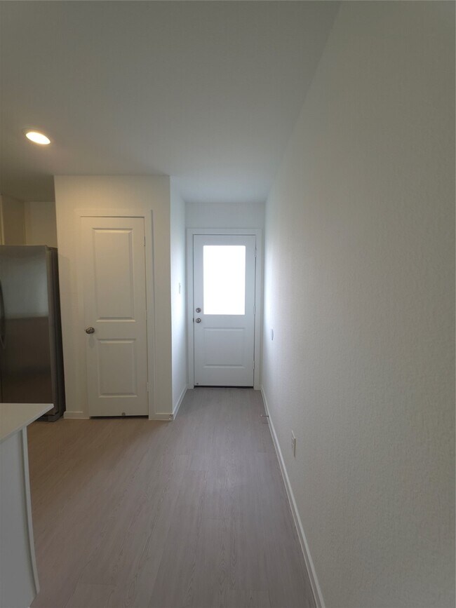 Building Photo - 26710 Sunrise Dr