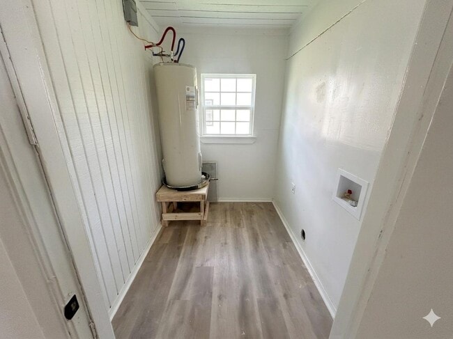 Building Photo - 603 Drexel St