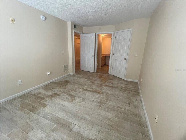 Building Photo - 1122 S Pine Ridge Cir