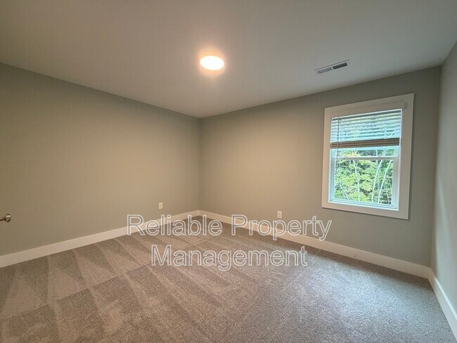 Building Photo - 863 Jack Rd