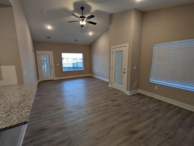 Building Photo - 5224 N Cypress St