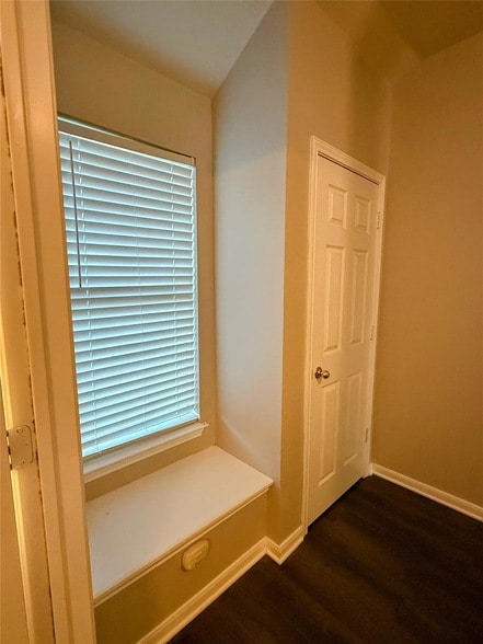 Building Photo - 541 Zebra Dr