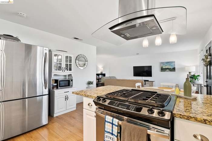 Building Photo - 4855 Edgewood Ct