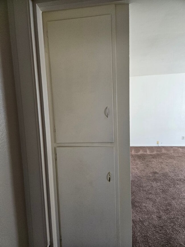 Building Photo - 61ocea