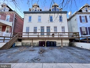 Building Photo - 819 N Jackson St
