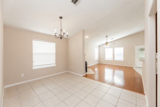 Building Photo - 25219 Spring Iris Ln