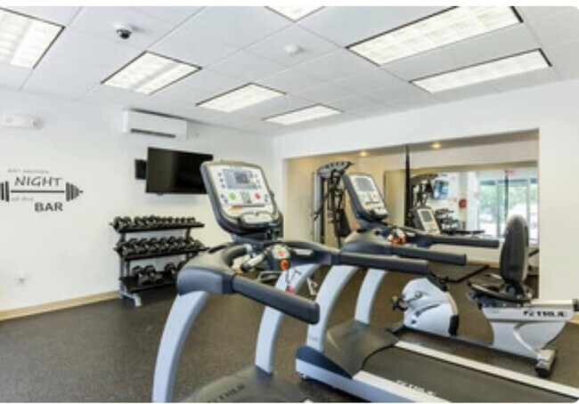 Building Photo - 3 Stonehill Dr