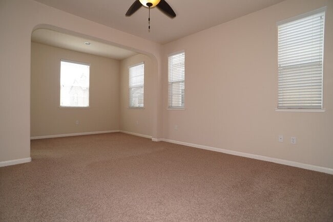 Building Photo - 169 Talmont Cir