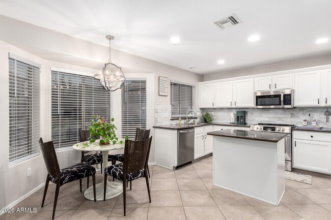 Building Photo - 9696 E Sheena Dr