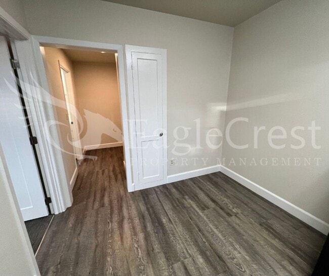 Building Photo - Sumach Four-Plex