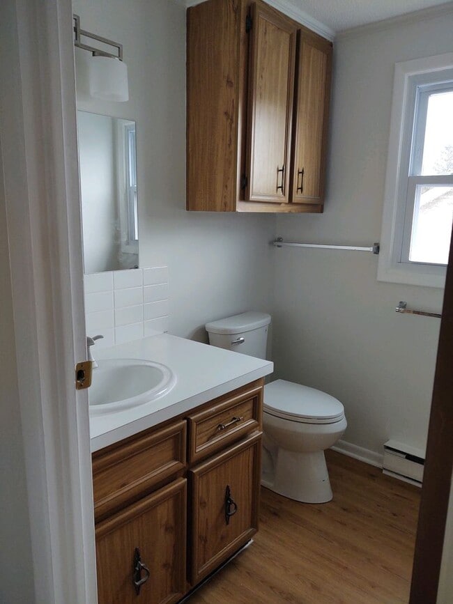 Building Photo - Adorable Townhome