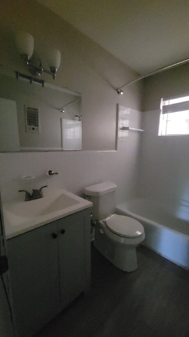 Building Photo - "Charming 1-Bed Oasis with Modern Comforts in Huntsville – Your Perfect Retreat!"