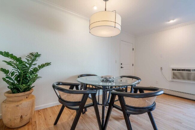 Building Photo - Stylish 2BR/2BA Condo with Patio & Parking...