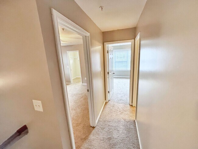 Building Photo - End Unit Townhome - 3BR, 2.5BA with Garage