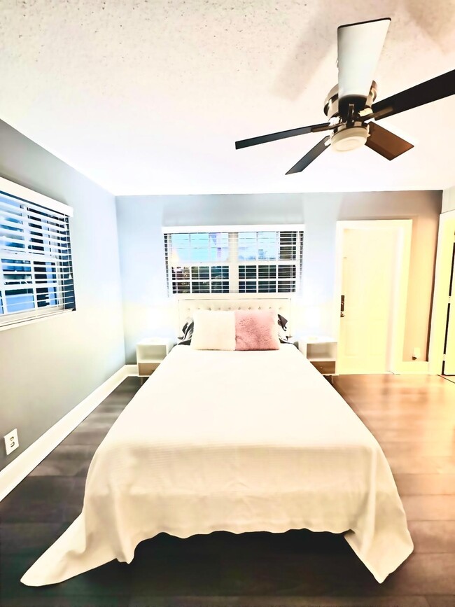 Building Photo - 2424 NE 9th St