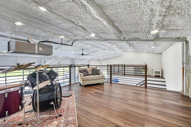 Building Photo - 9082 Wolf Run