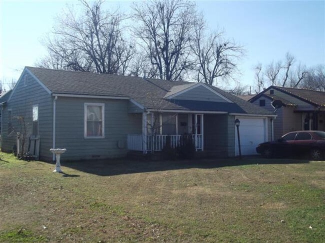 Building Photo - 2417 W Cherokee Ave