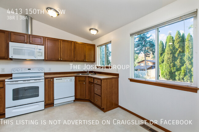 Building Photo - Fantastic 3 bed/2.5 bath in Lynnwood!