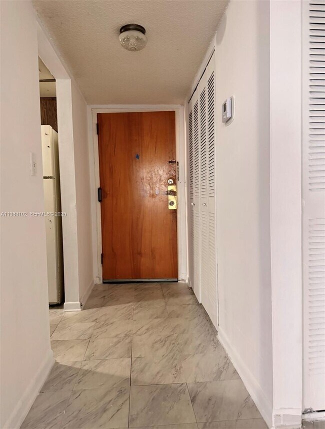 Building Photo - 13390 NE 7th Ave