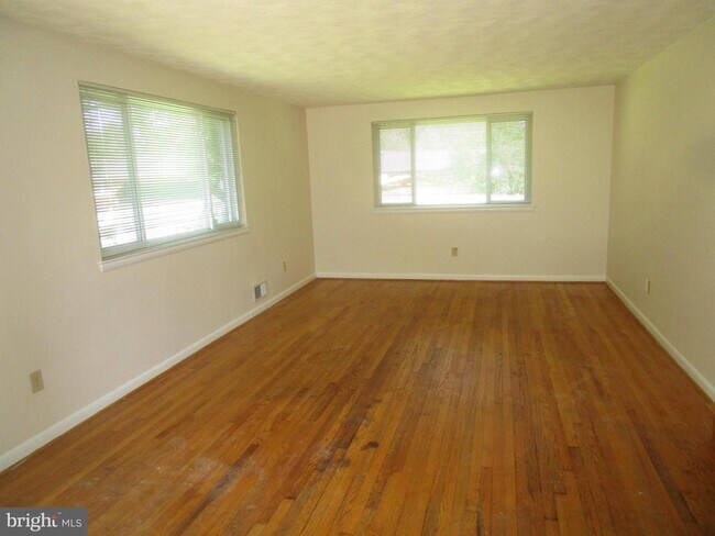 Building Photo - 5606 Devon Ct