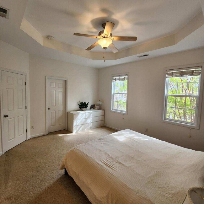 Building Photo - Stunning 3BD, 2.5BA Raleigh Townhome with a 1-Car Garage and Premier HOA Amenities