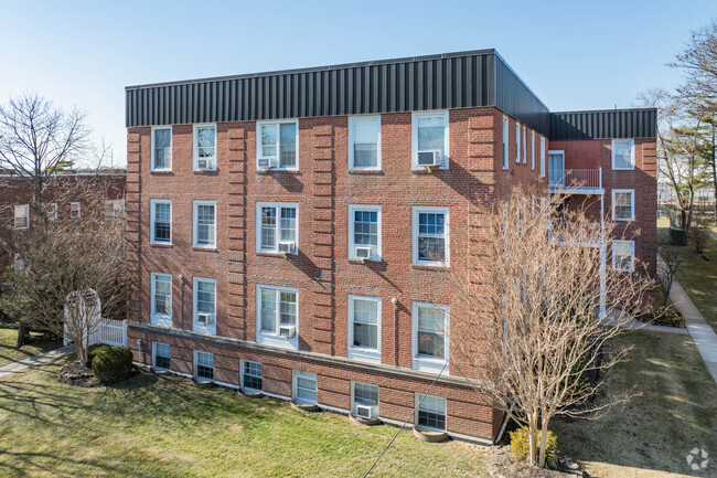 Building Photo - The Majestic
