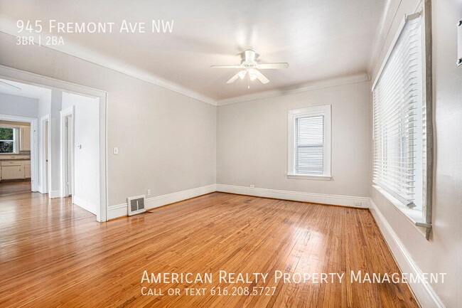 Building Photo - 945 Fremont Ave NW