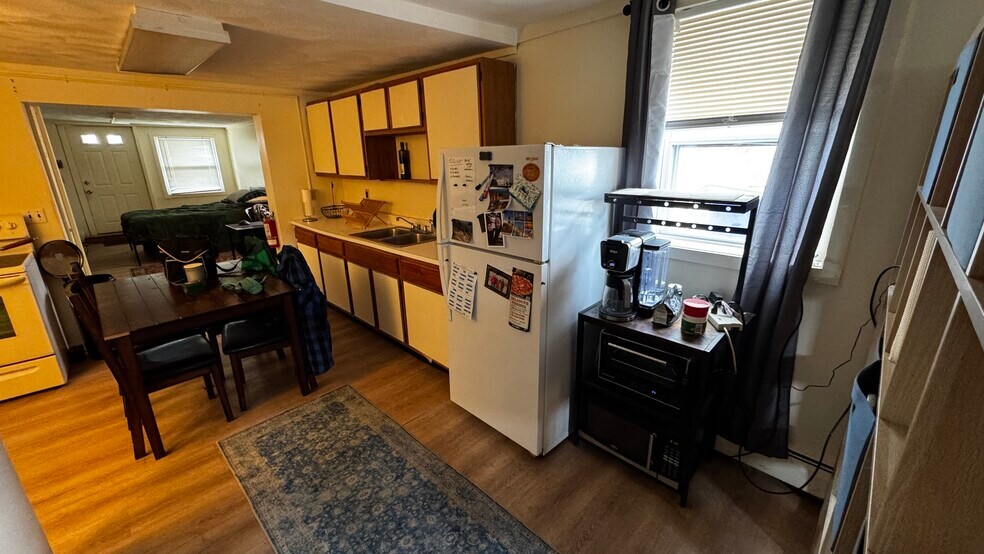 Building Photo - 287 Main St