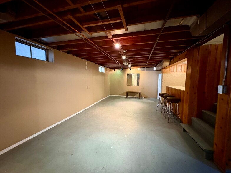 Building Photo - 122 Park Ave