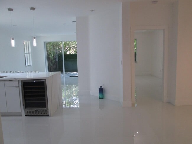Building Photo - 6672 NW 107 Ct