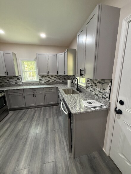 Building Photo - 1324 Charleston Ave