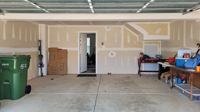 Building Photo - Exceptional Luxury Townhouse with 2 Car Ga...