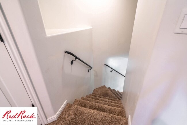 Building Photo - Pet Friendly! Spacious 4 Bedroom Townhome!