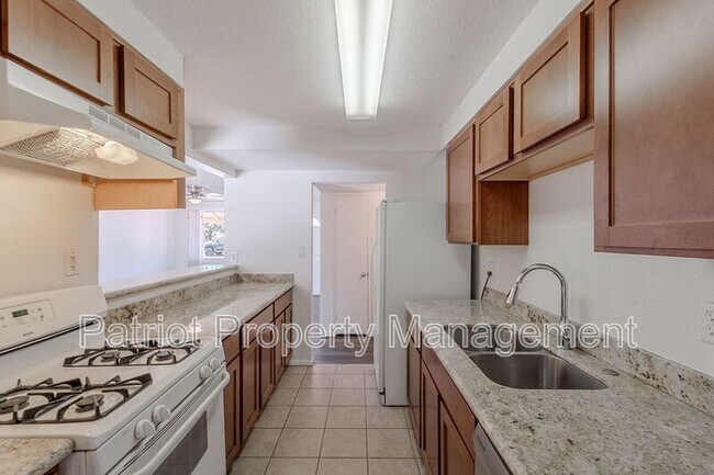 Building Photo - 1609 W Voltaire Ave
