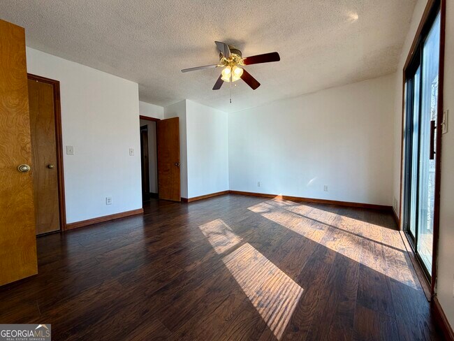 Building Photo - 6206 Westridge Trce