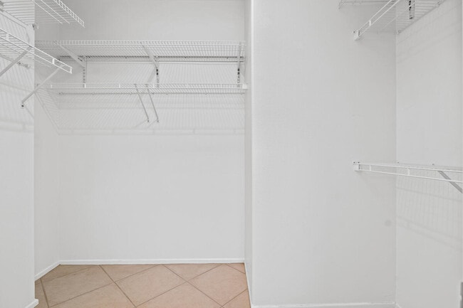 Building Photo - 78472 Glastonbury Way