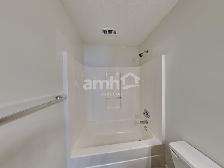 Building Photo - 208 MacKenzie Ct