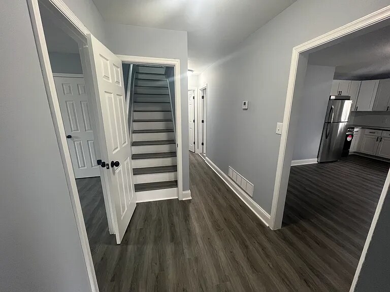 Building Photo - 231 Adams St