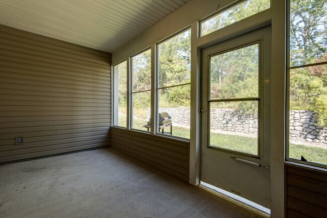 Building Photo - 3-Bed/3-Bath w/ Bonus Rm. in Brentwood!